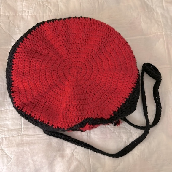 Red + Black Hand Crocheted Bag Large Dawg Paw ๐พ Magnetic Closure Cinch Top NEW - Picture 13 of 14